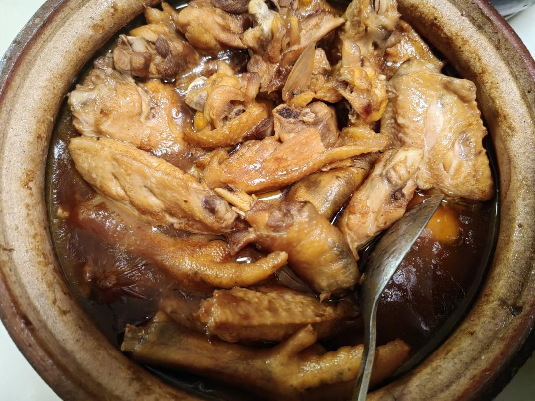 香气火爆口感滑嫩的啫啫滑鸡煲