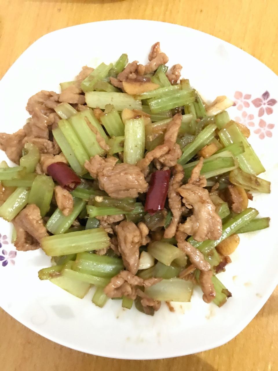 芹菜炒肉