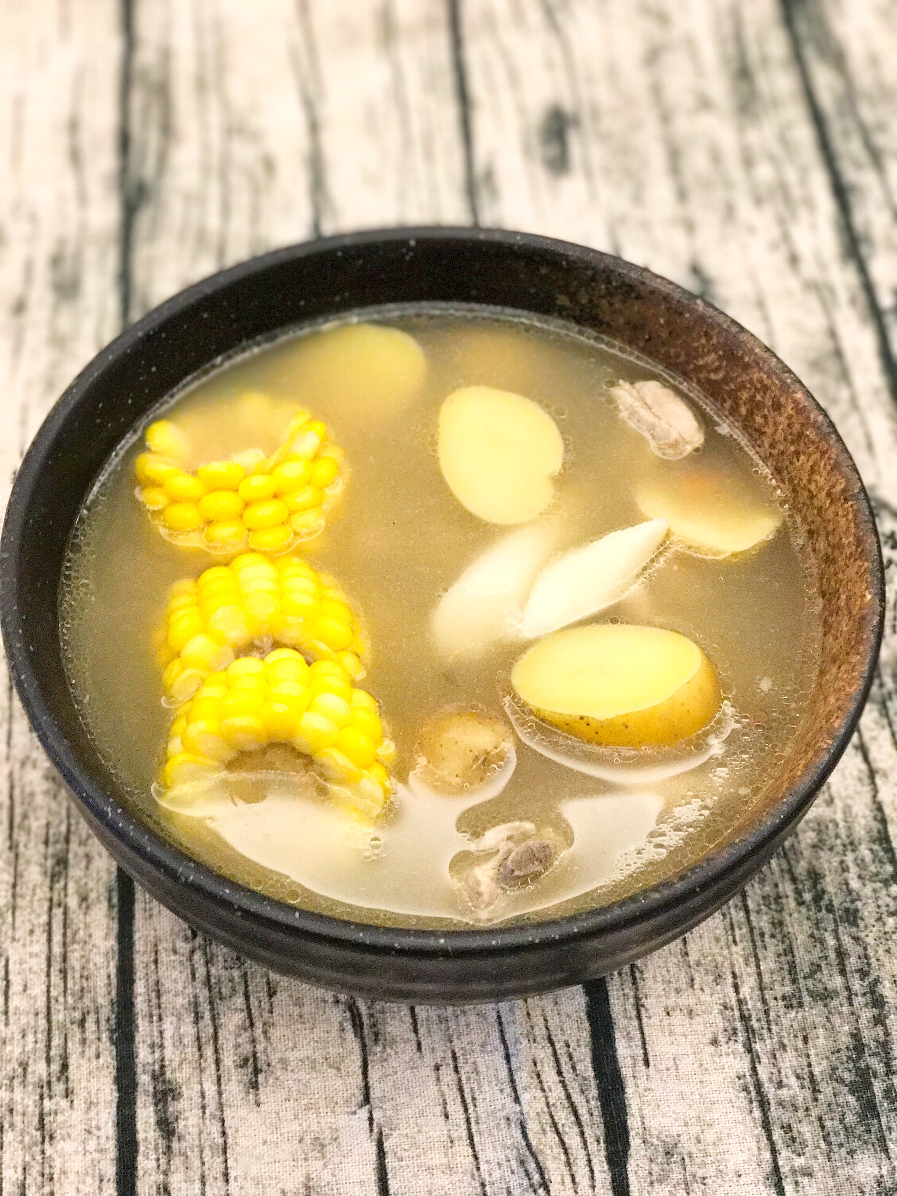 玉米土豆山药排骨汤的做法