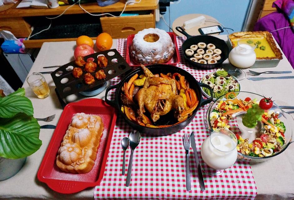 沙滩脚印的美食屋
