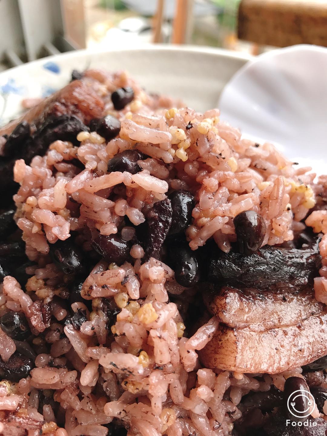 香而不腻猪肉黑豆米饭