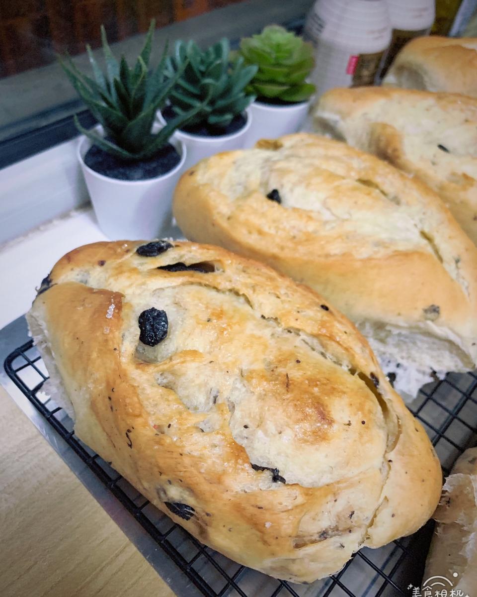 葡萄软欧（仿原麦山丘）Milk flavored bread filled with raisins and butter