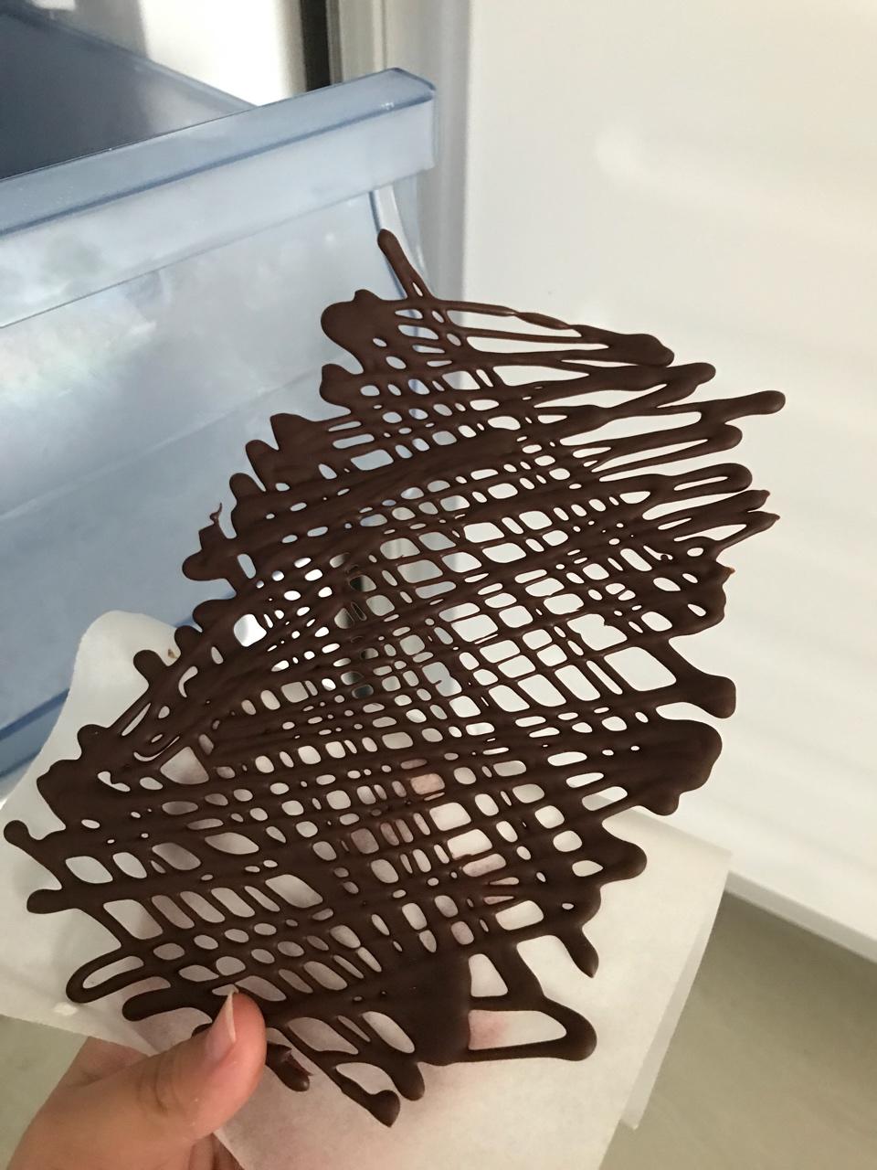 让时间说真话吧做的巧克力装饰片的制作