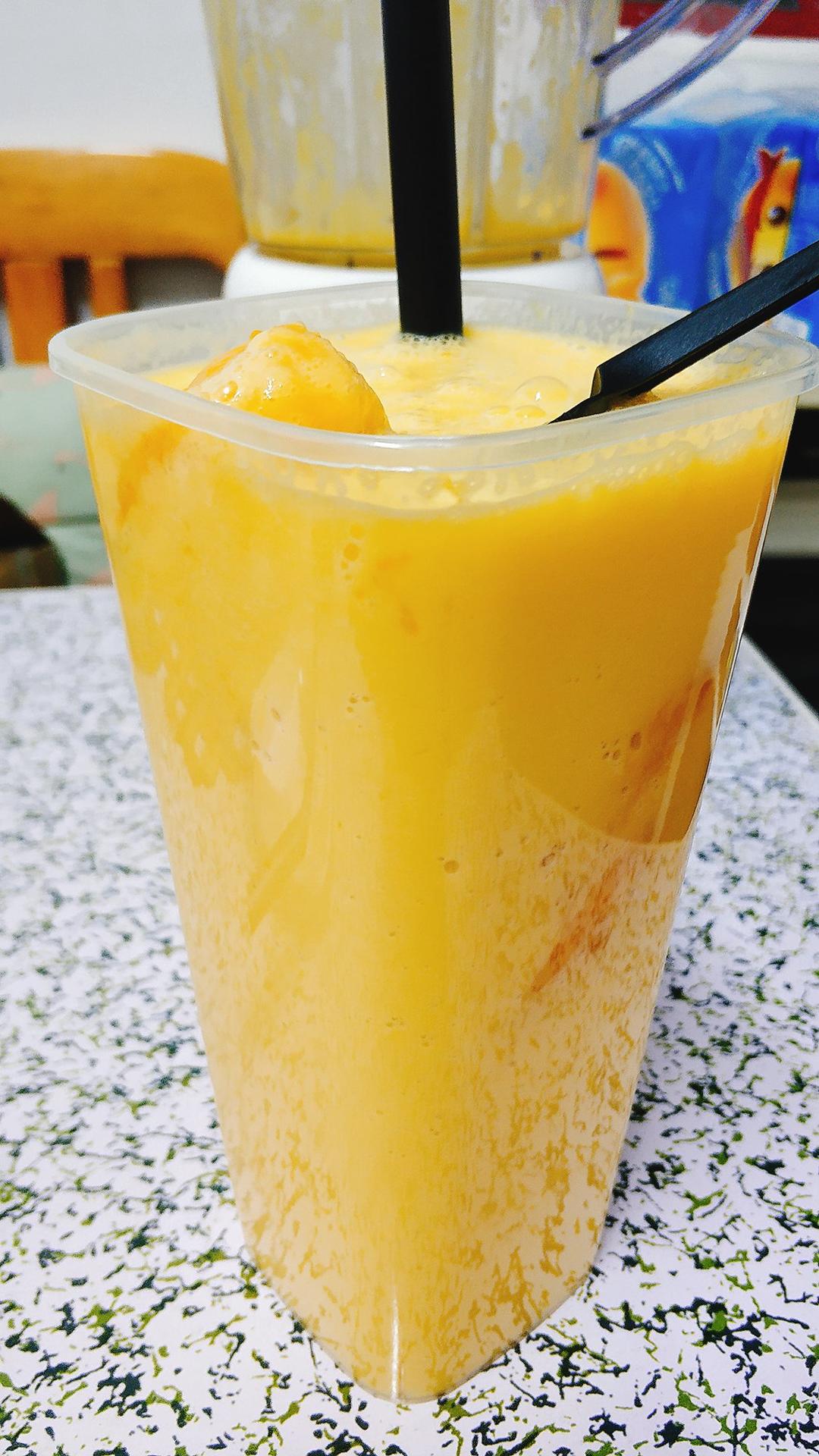 芒果奶昔（甜品）