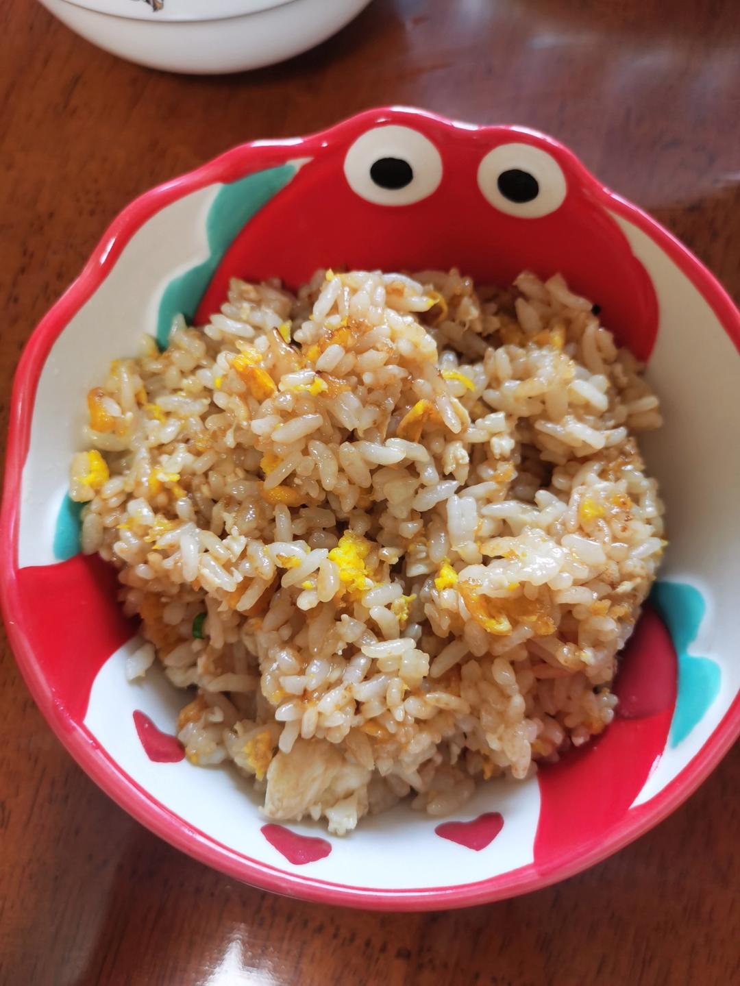 厨师长教你：“酱油炒饭”的家常做法，里面满满的小技巧，很受用