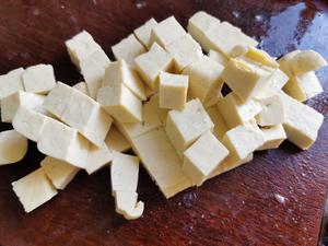 儿童补钙-三文鱼骨豆腐汤的做法 步骤3