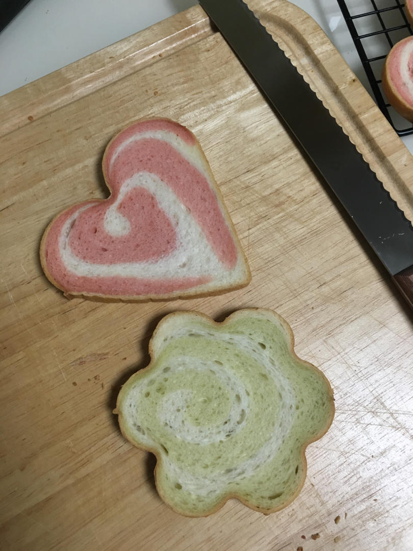 粉色蜜豆爱心吐司