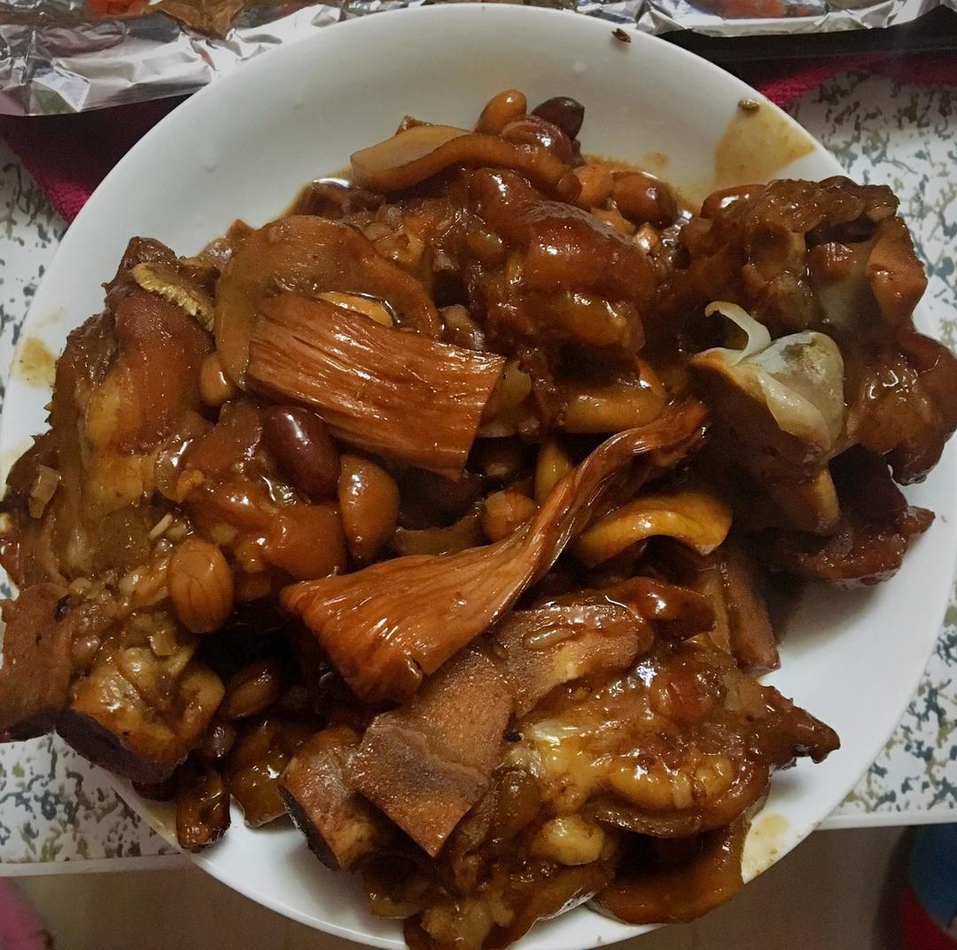 南乳花生猪脚煲