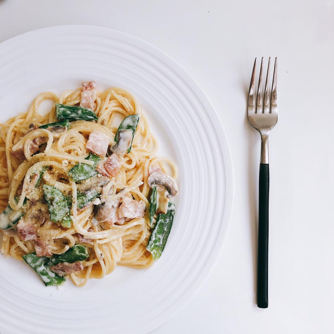 白蘑菇奶油培根意面