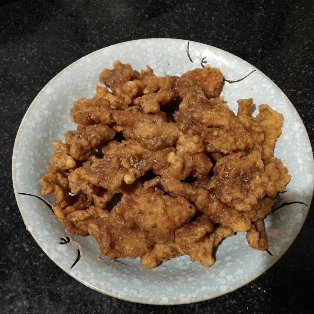 边炸边吃黄金小酥肉