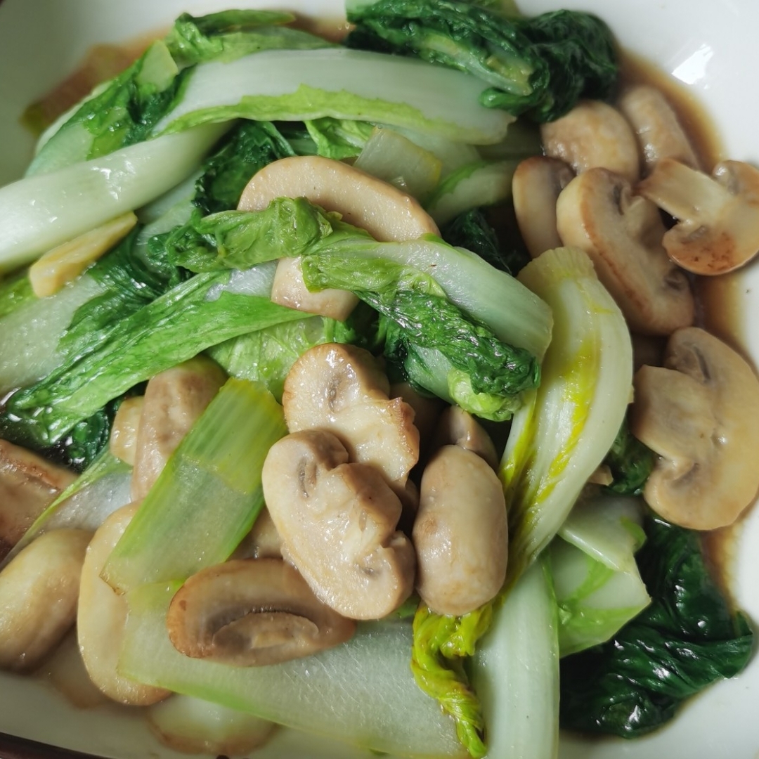 家常菜白菜炒蘑菇