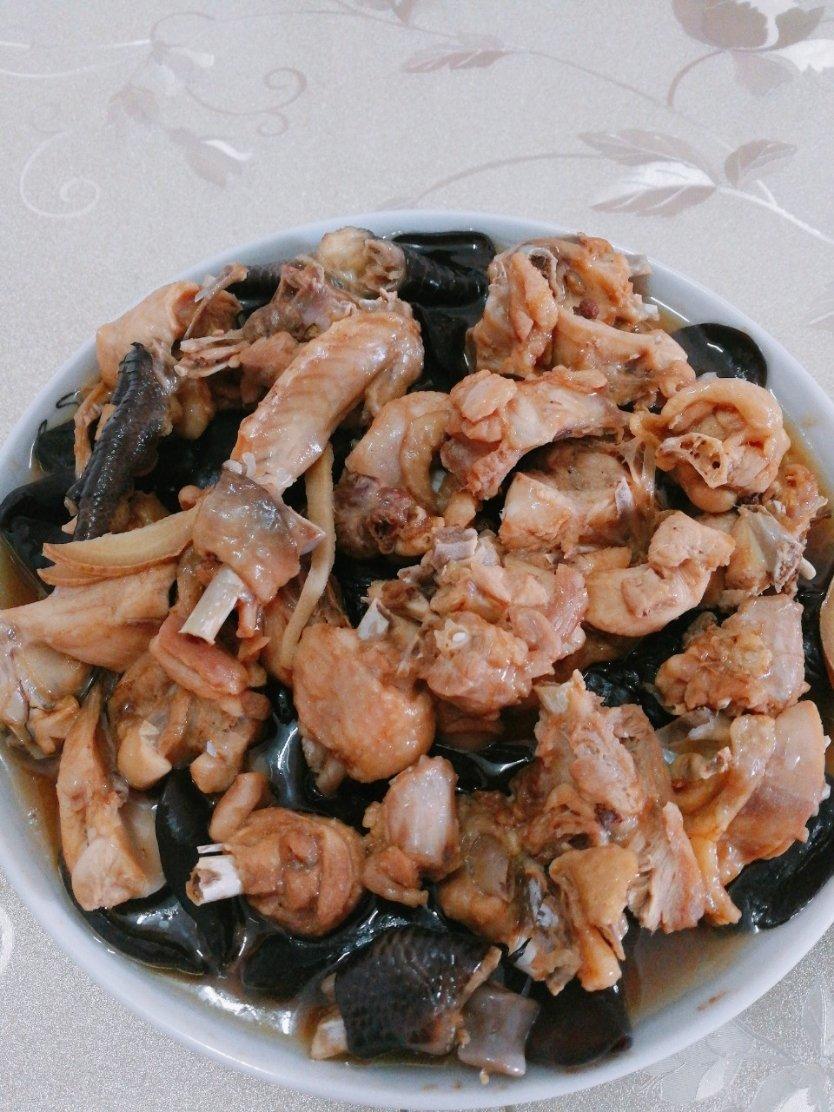 香菇黑木耳蒸鸡