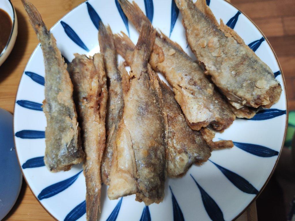 干炸香酥小黄鱼