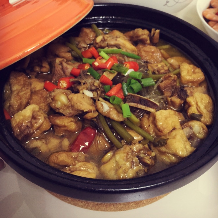 砂锅油豆腐鸡翅煲