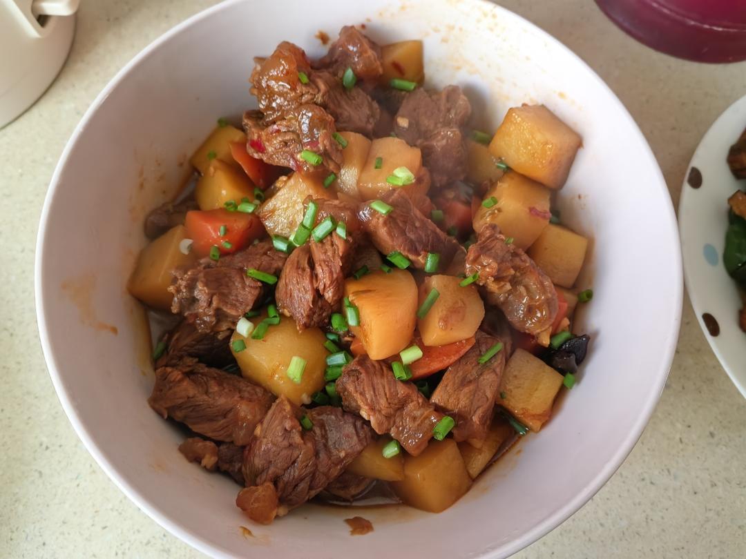 牛肉烧土豆（土豆清爽不糊，比你想象要简单多了）
