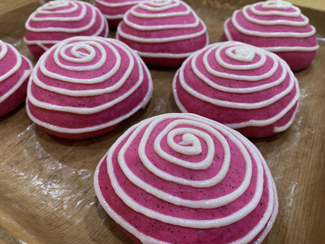 火龙果奶酪软欧包