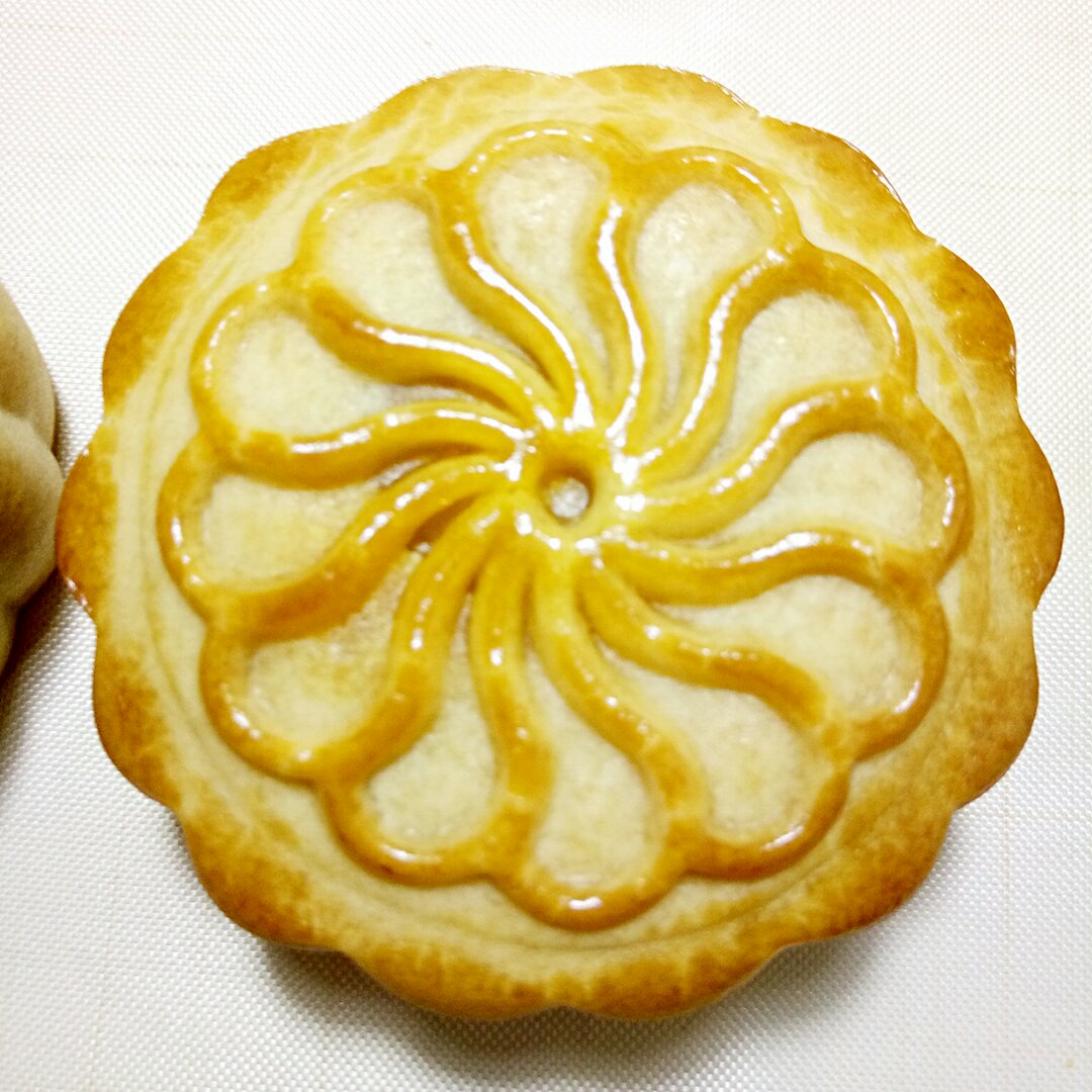 莲蓉蛋黄月饼（君之配方）