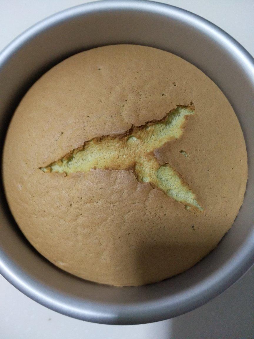 丝丝和风飘细雨做的10l小烤箱烤一切---不顶上管的6寸9寸戚风蛋糕生日