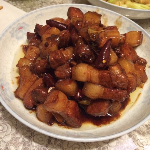 吃着碗里望着锅里的红烧肉