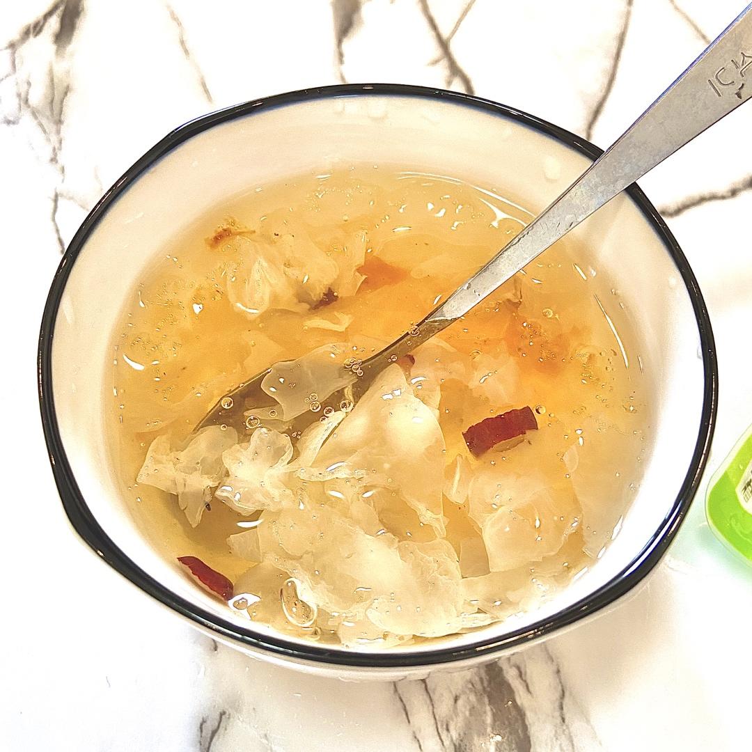 桃胶皂角米雪燕羹（养颜美容）