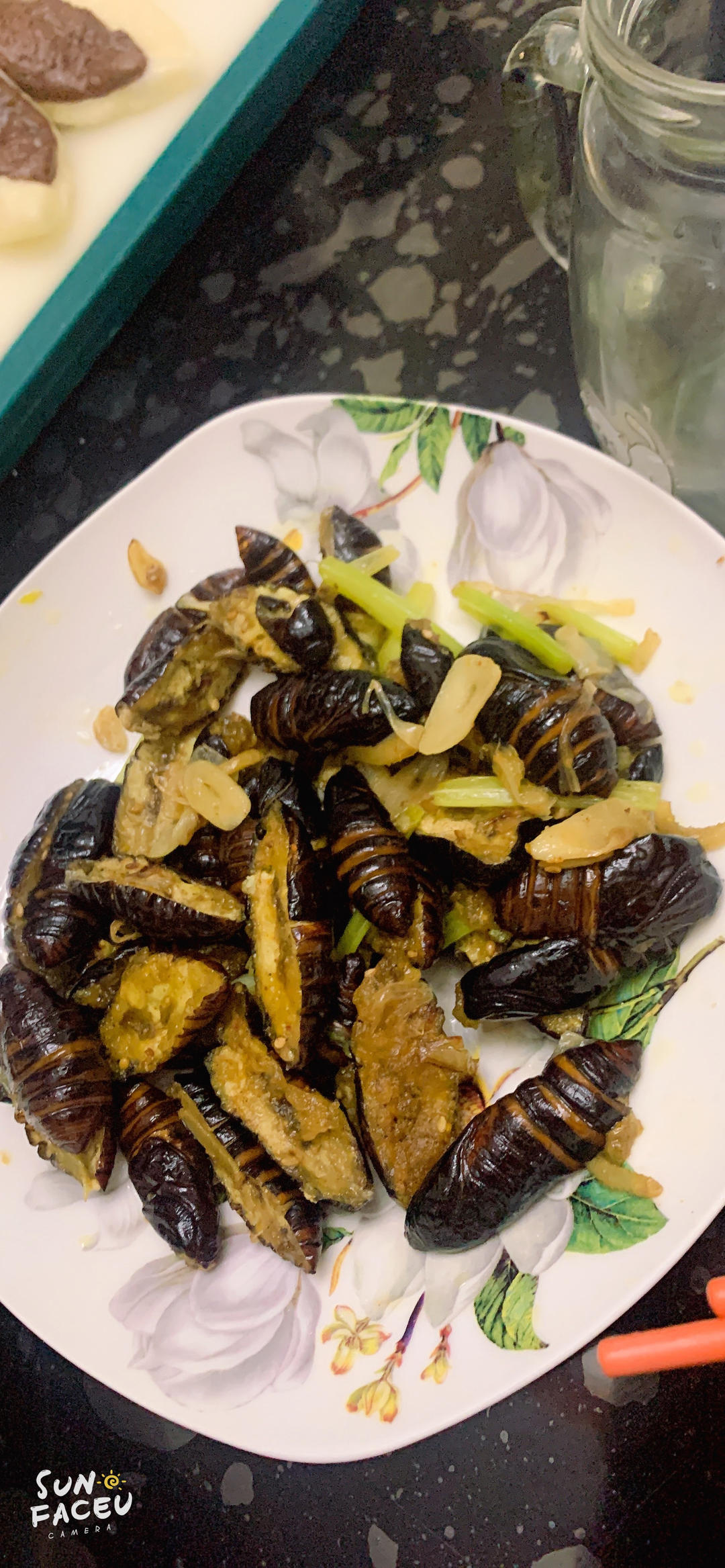 超好吃的干煸蚕蛹