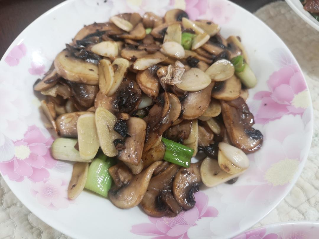 鲜香嫩滑！好吃不胖的蒜香炒口蘑！