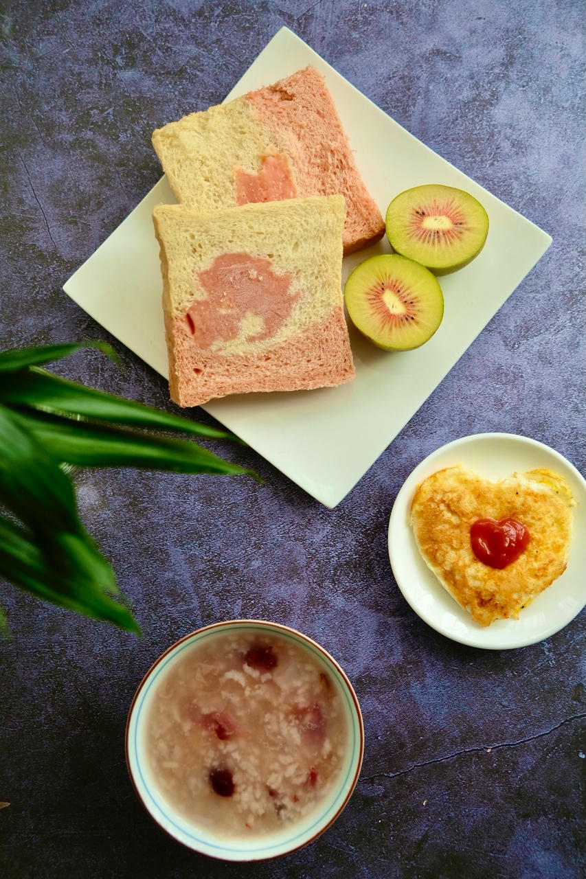 爆浆流心🍑蜜桃冰砖吐司，冰淇淋口感～