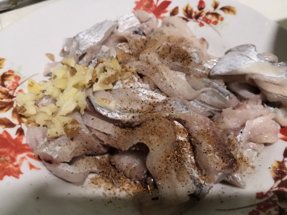 鲜美带鱼卷（一鱼两吃）的做法 步骤3