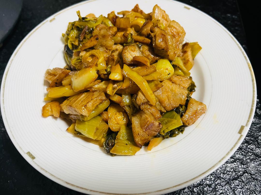 五花肉爆炒酸菜的做法