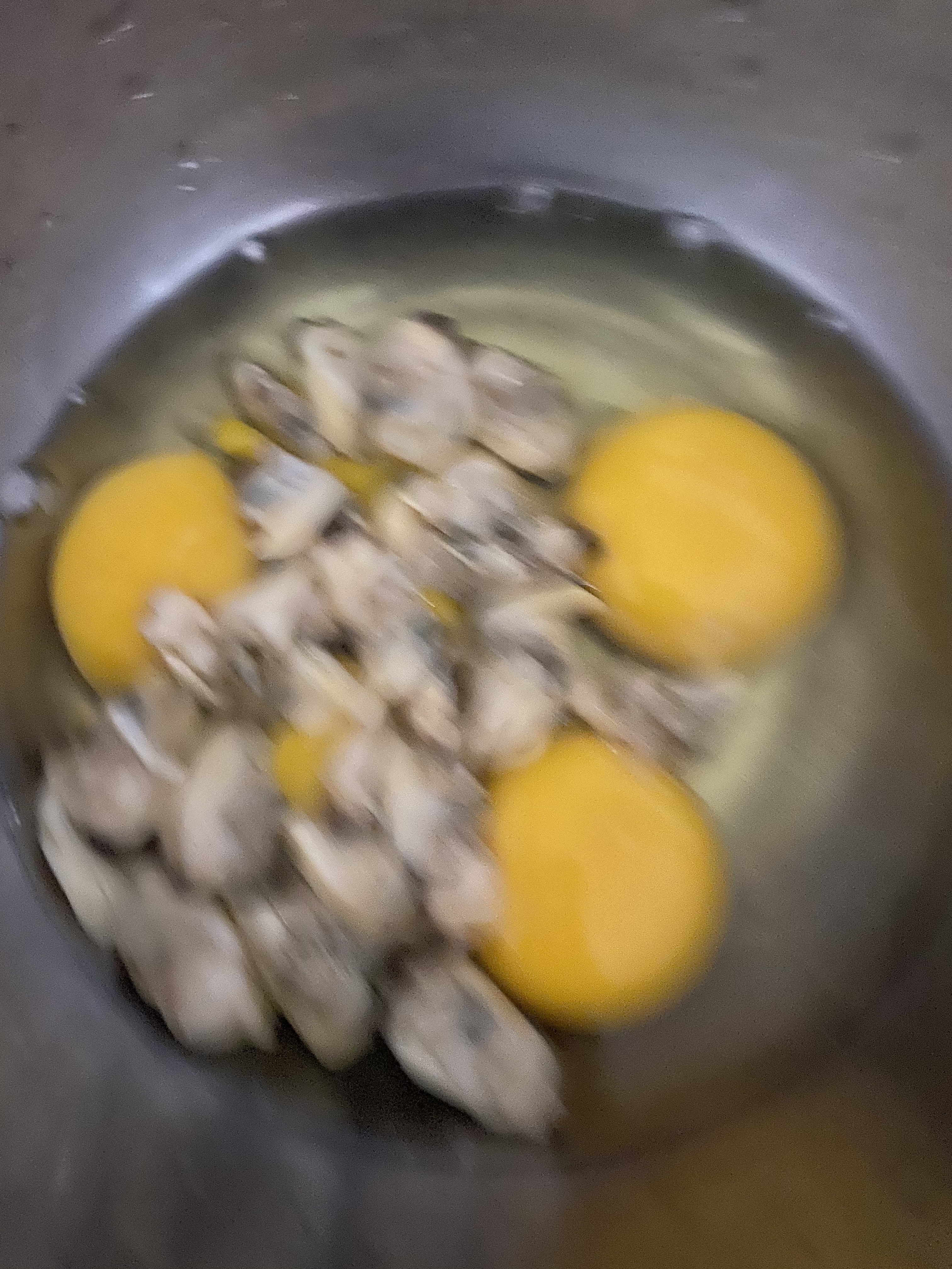 蛤蜊炒鸡蛋东北鸡蛋炒虾酱的做法 步骤2
