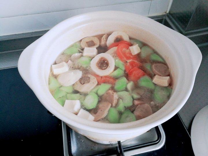 肉丸金针菇瘦肉丝瓜汤