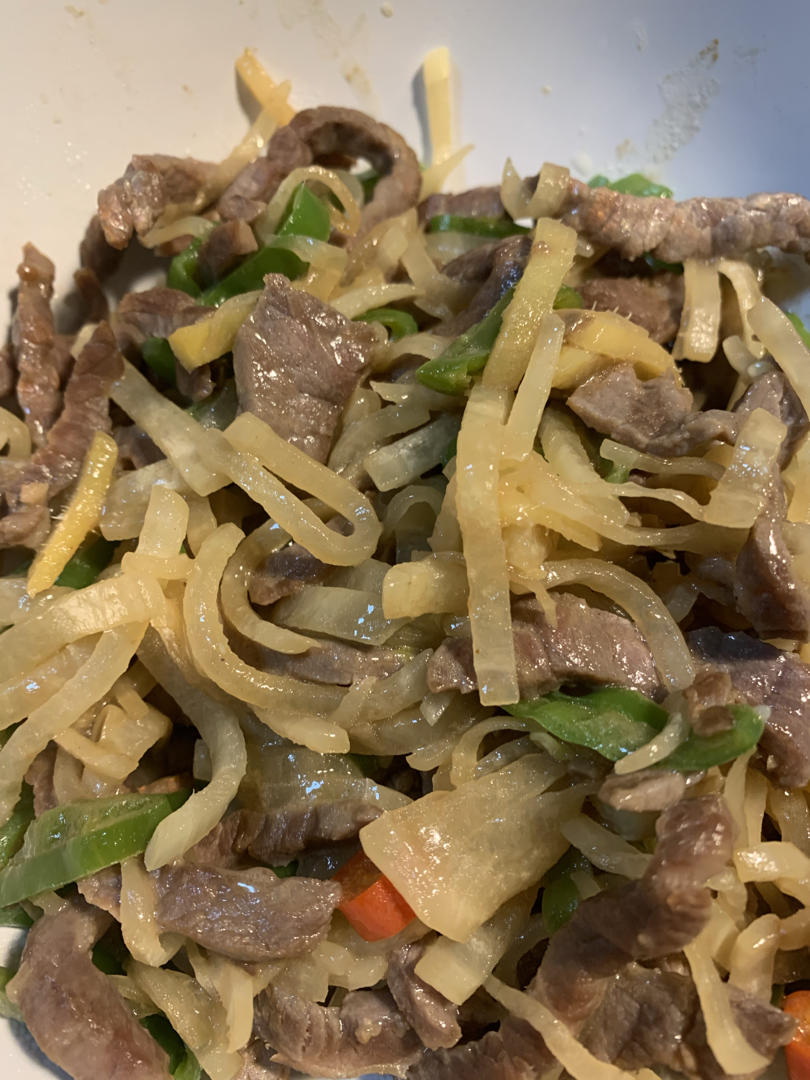 白萝卜丝辣椒焖炒牛肉🌶️