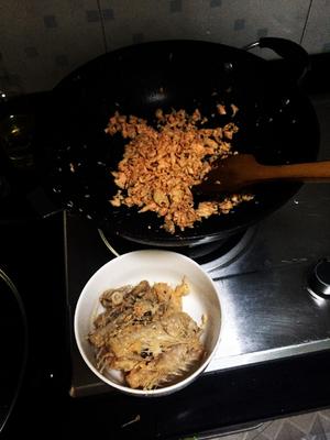 三文鱼梅子炒饭的做法 步骤2