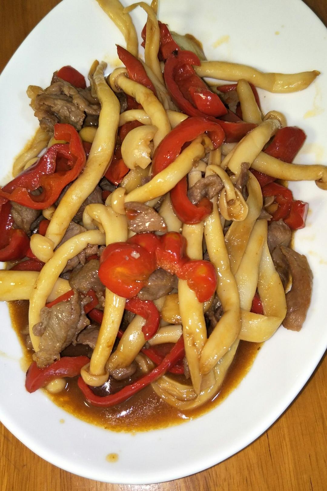 青椒海鲜菇爆炒肉片