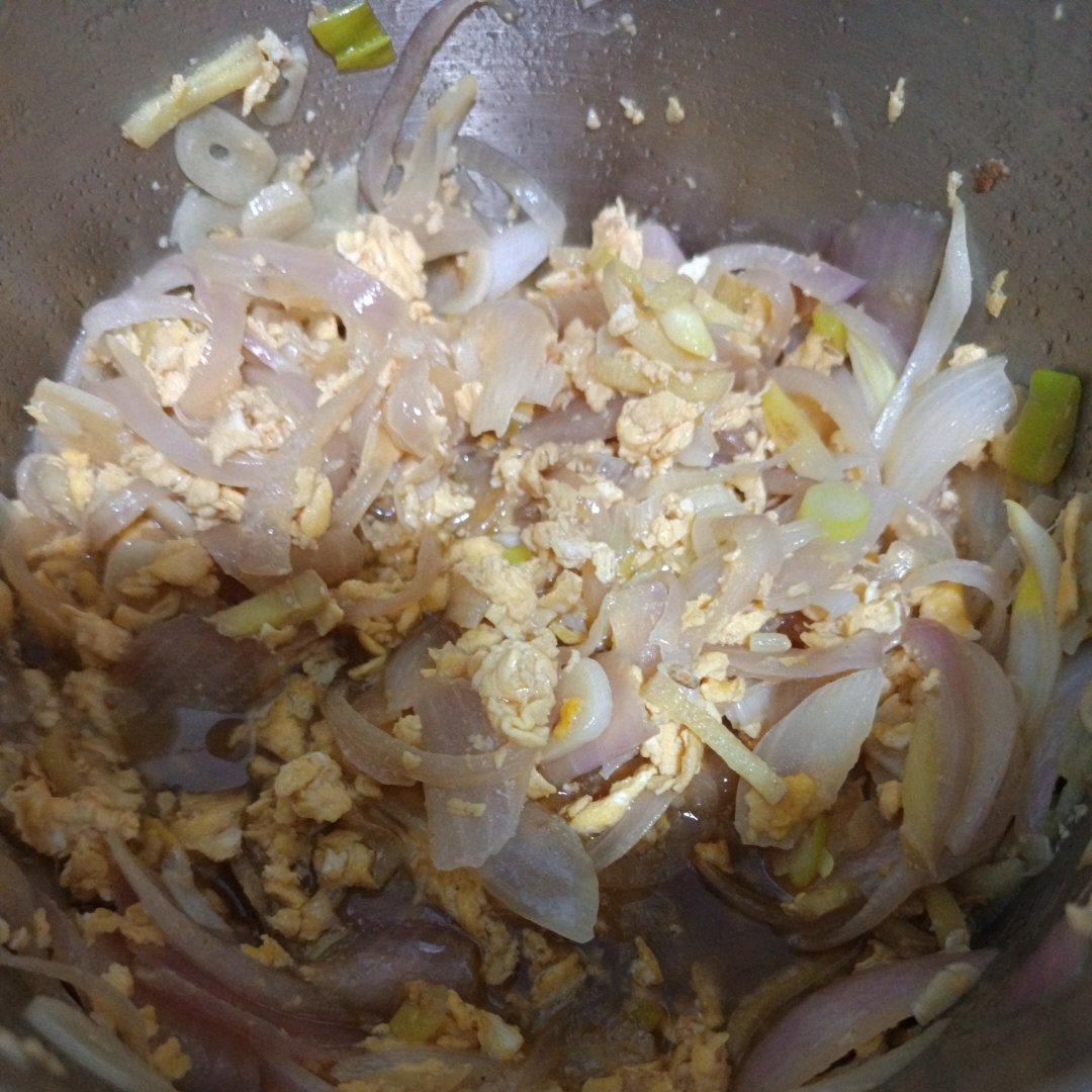 降压防癌的好食材  洋葱炒鸡蛋