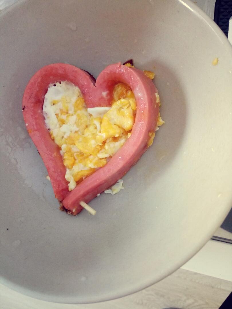 爱心型火腿鸡蛋