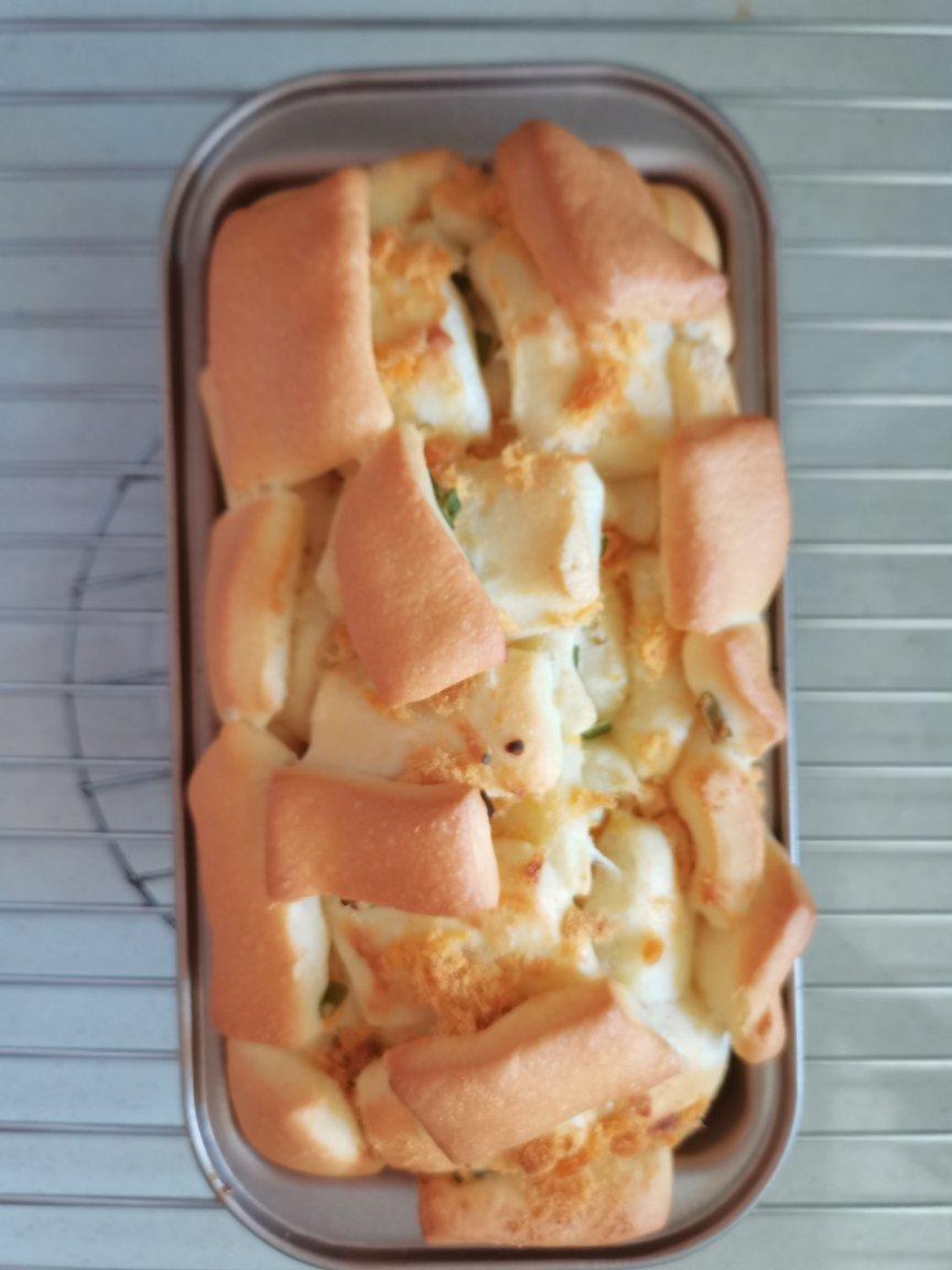 新手必做，不用整形的香葱肉松沙拉吐司！太好吃啦！