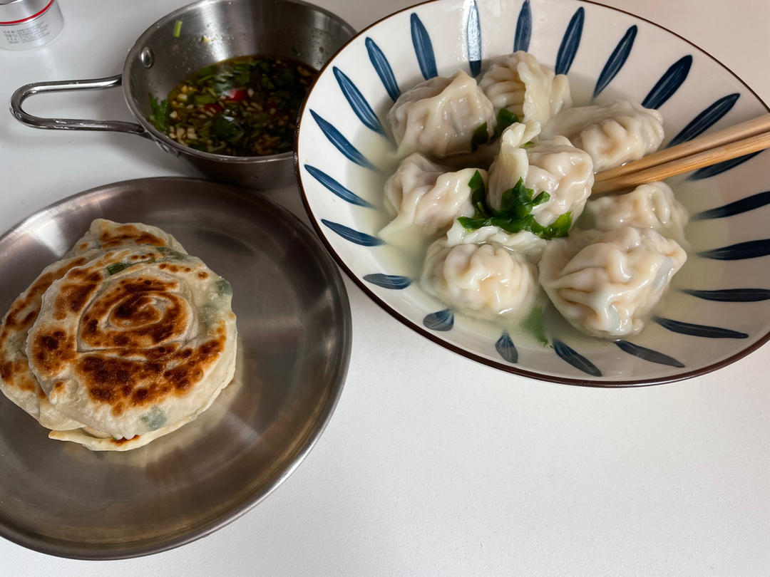 剩下的云吞皮做的葱油饼比外面卖的葱油饼还香！