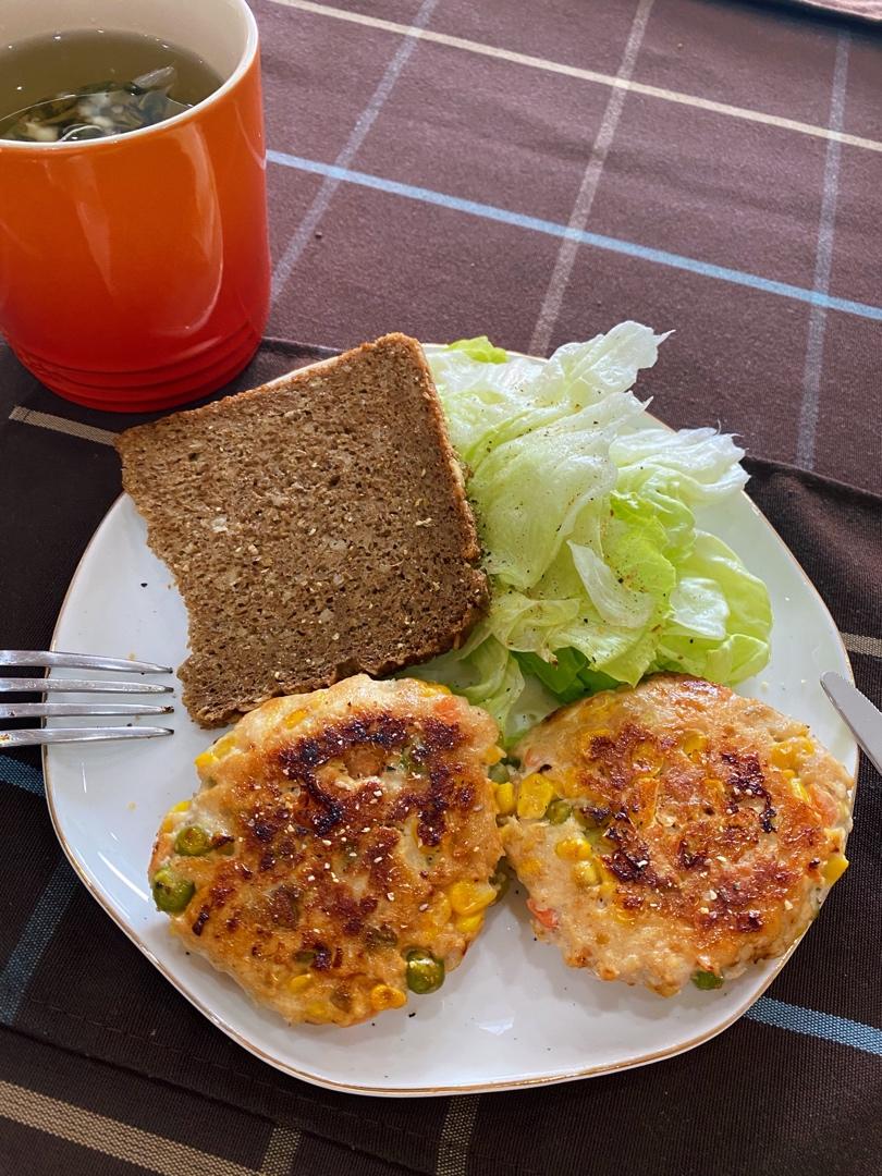 减肥餐：香煎鸡胸肉饼