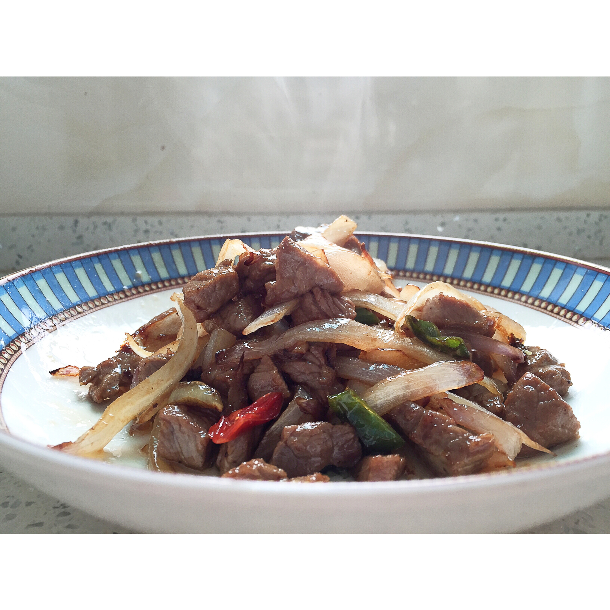 孜然洋葱炒牛肉粒