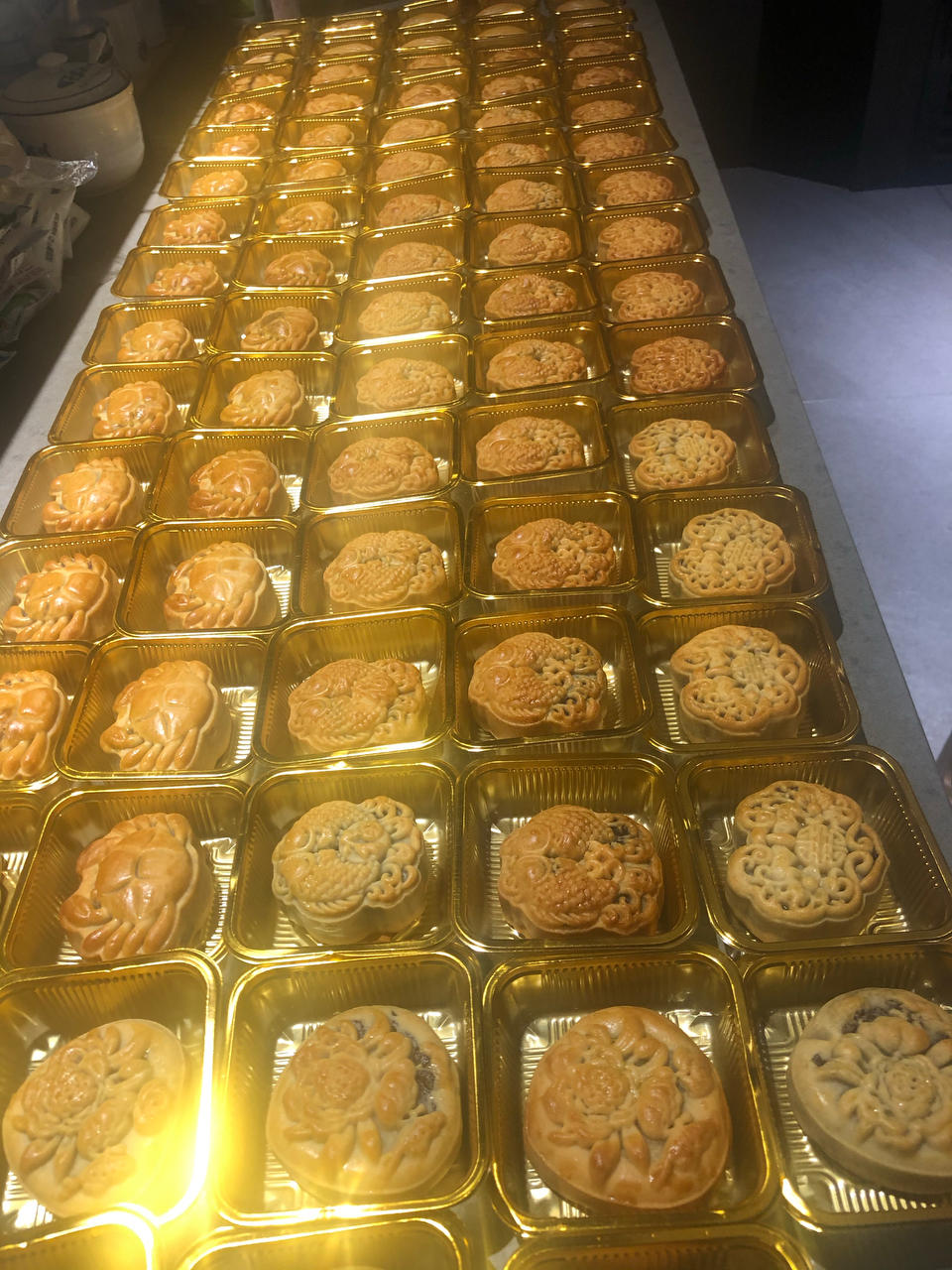 广式月饼，经典五仁，莲蓉蛋黄。