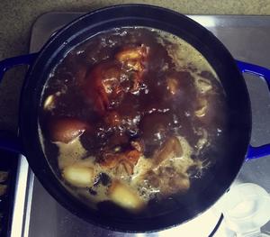 铸铁锅黄豆焖猪蹄的做法 步骤5