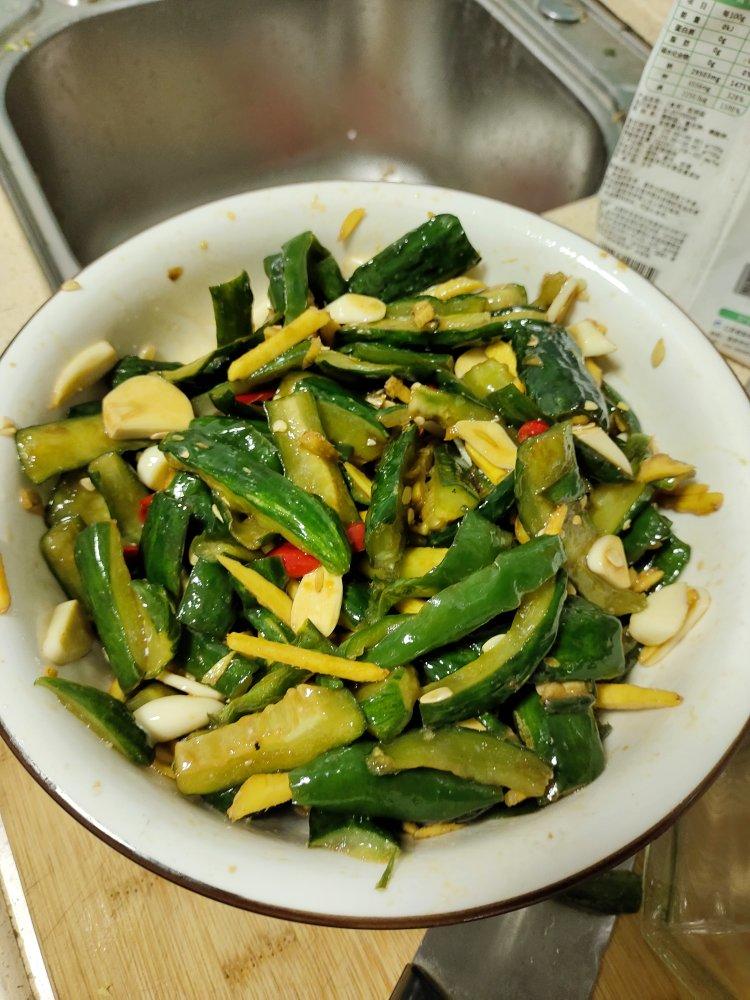 腌黄瓜（非常好吃的咸菜）