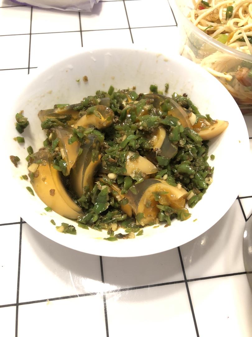 香辣下饭的烧椒皮蛋