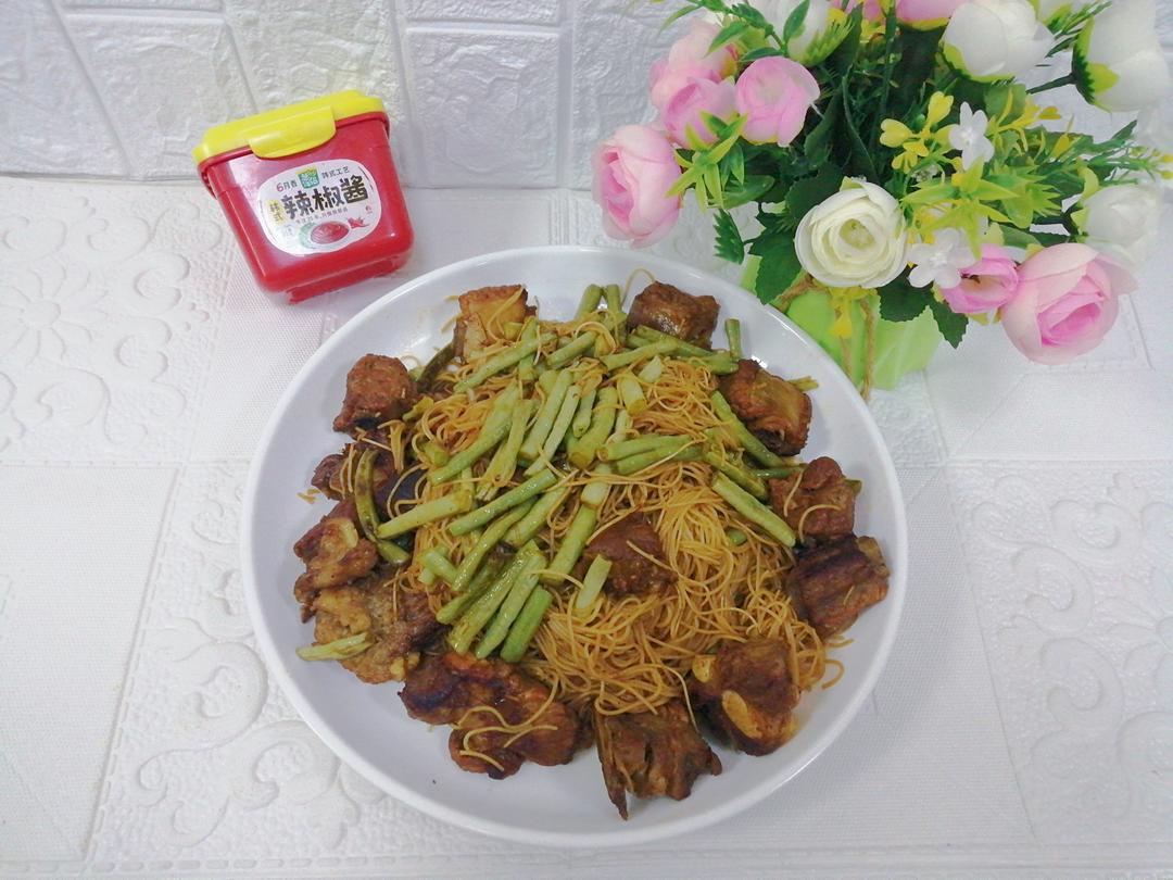 豆角排骨焖面线的做法
