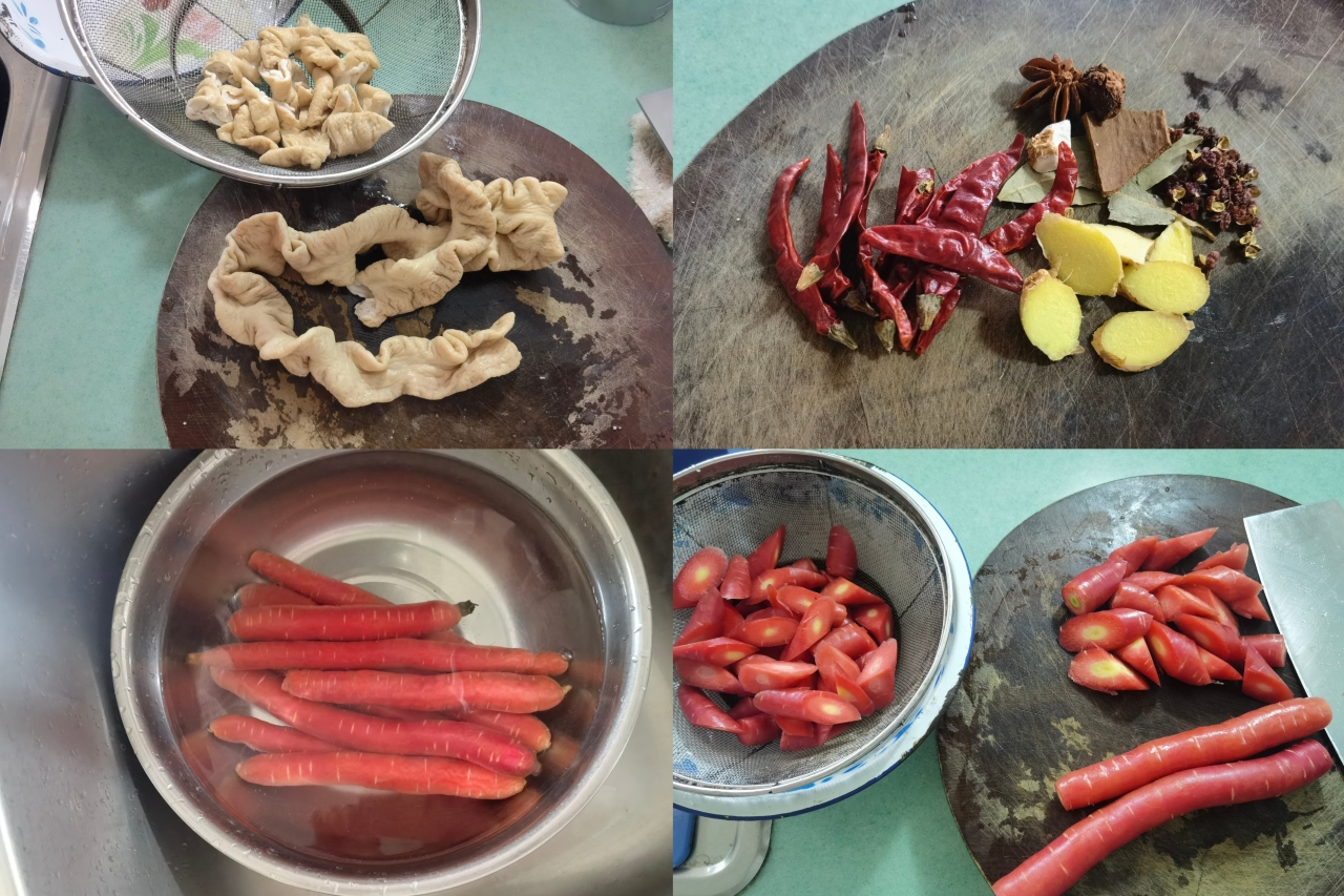 红萝卜烧肥肠的做法 步骤1