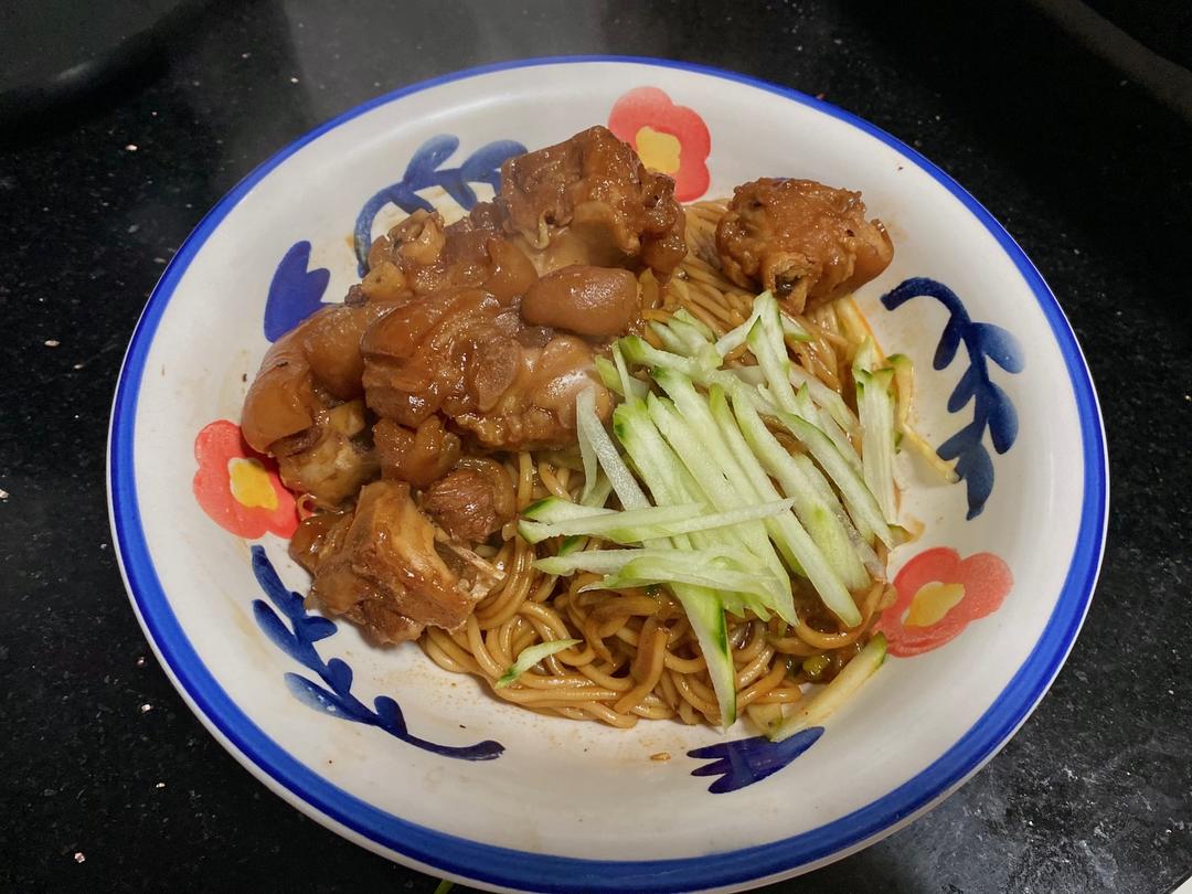猪蹄拌面