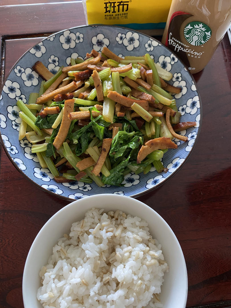 5分钟做道下饭菜-芹菜炒香干