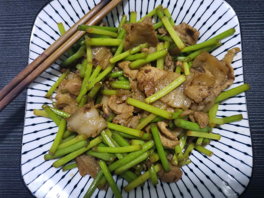 简单易做的下饭菜－蒜苔炒肉