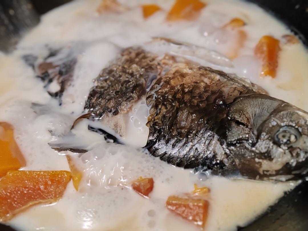 奶香木瓜鲫鱼汤